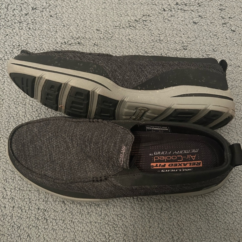 Skechers men’s slip ons